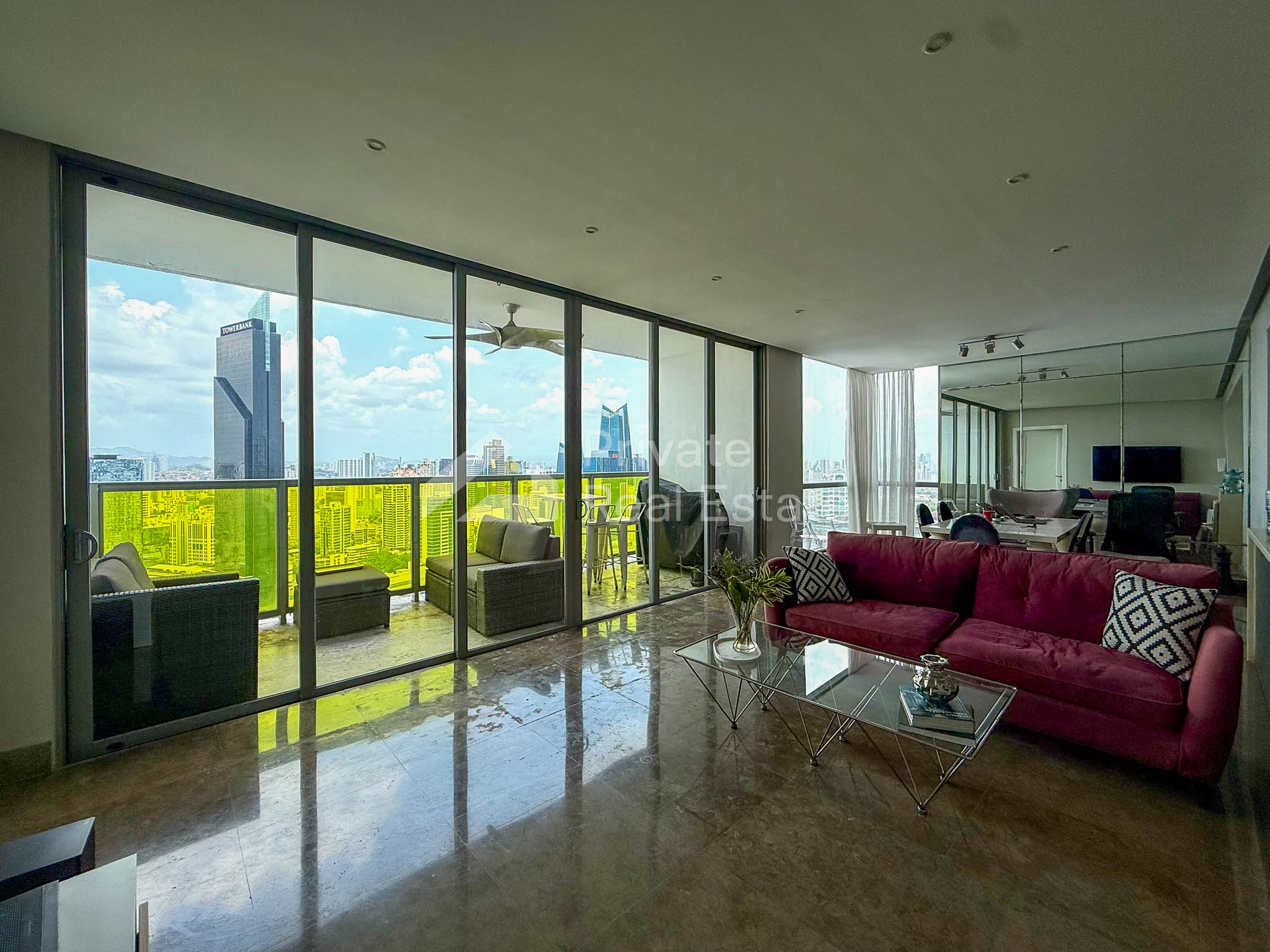 Venta de moderno apartamento en P.H. Arts & Yoo, Avenida Balboa